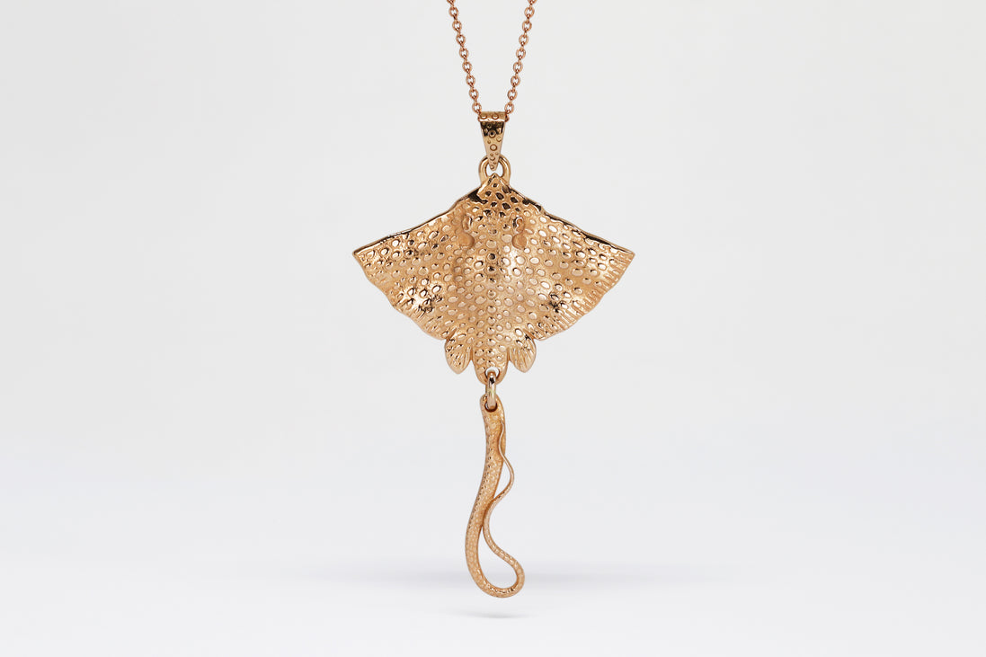 Large Stingray Pendant 18RG