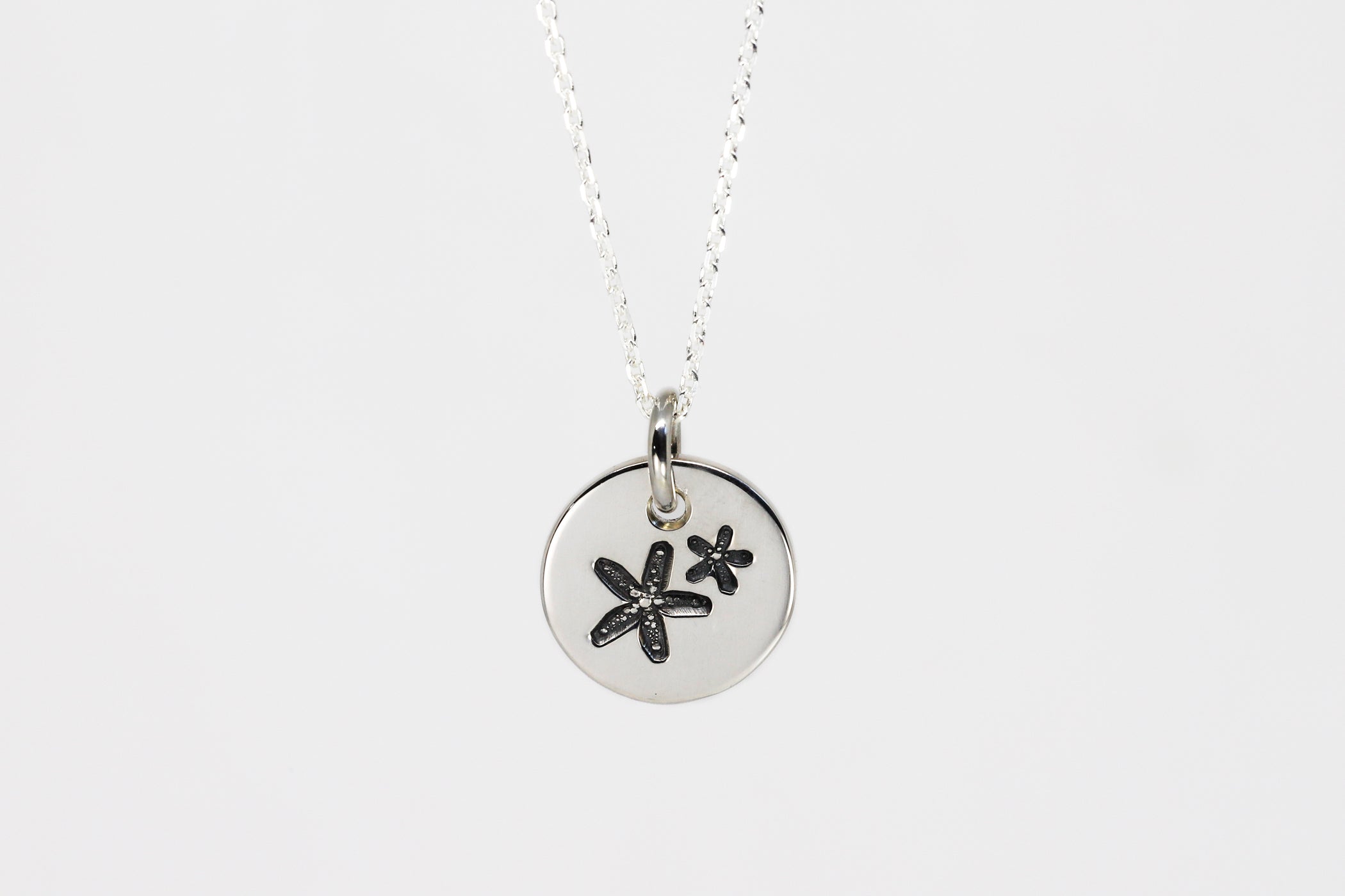 Round Medium Disc Pendant - Starfish