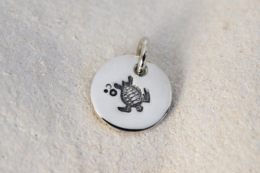 Round Medium Disc Pendant - Turtle
