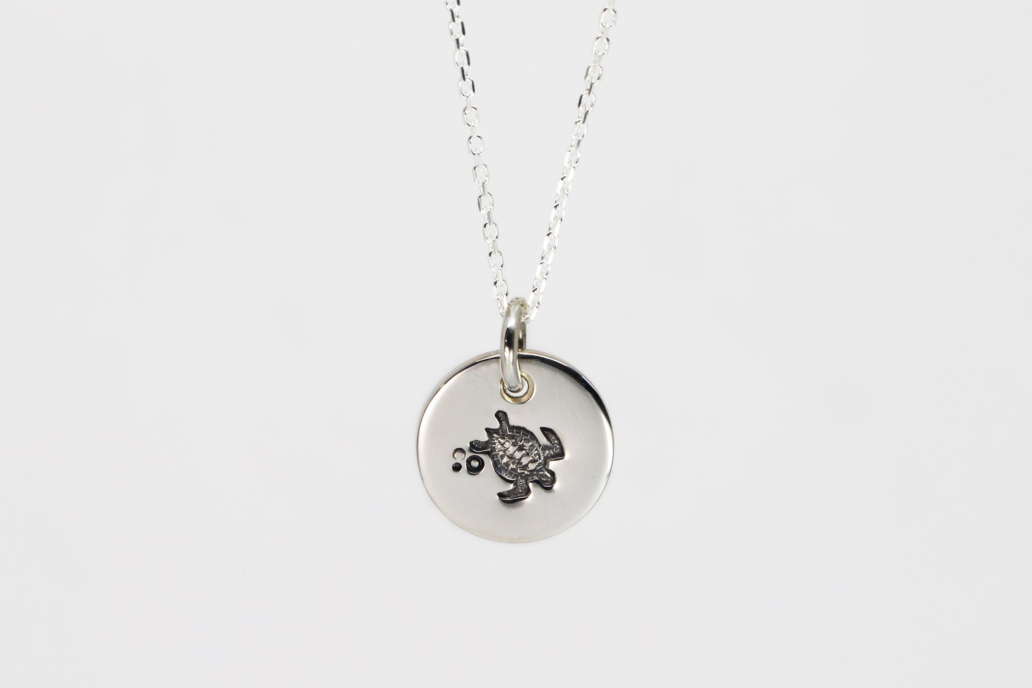 Round Medium Disc Pendant - Turtle